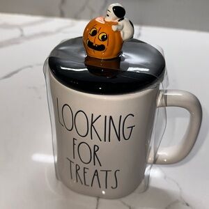 Rae Dunn x Peanuts Snoopy Looking for Treats Mug